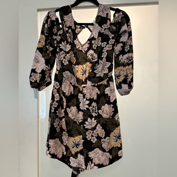 NWOT/ Women’s floral jumper